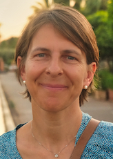 Dr. Nathalie Van der Hauwaert